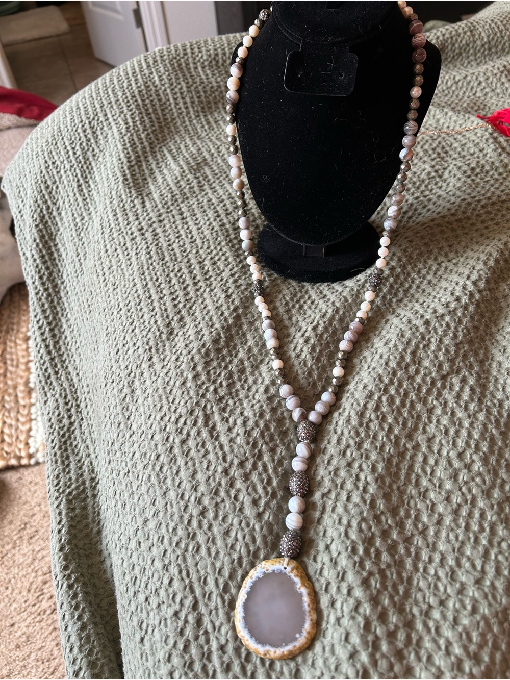 Long Agate Beaded Pendant Necklace